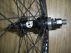 BMX２０インチ、軽量リア用ホイールSET マクニールHUB