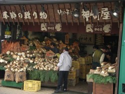 向日町商店街の一画にある、筍専門店