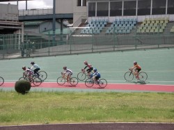 京都向日町競輪場にて４人連帯走行