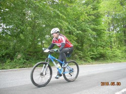 ひるぜんMTB大会 ゴールを迎える ハタね～さん