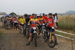 吉井川ＭＴＢ．２時間耐久レース①前列に並ぶ