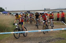 吉井川ＭＴＢ．２時間耐久レース④スタート直前と思われる走行