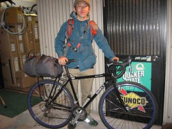 愛車のＳＵＲＬＹ　と共に旅中のＳＵさん