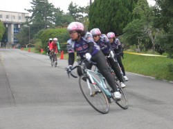 Ｗクラス　クライム女子部１－３でレースを引っ張る