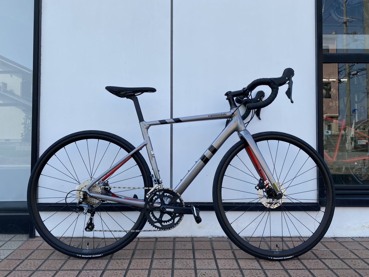 SALE！Cannondale CAAD13 disc Tiagra 完成車 2023 Cannondale CAAD13 Disc Tiagra – Specs, Comparisons, Reviews