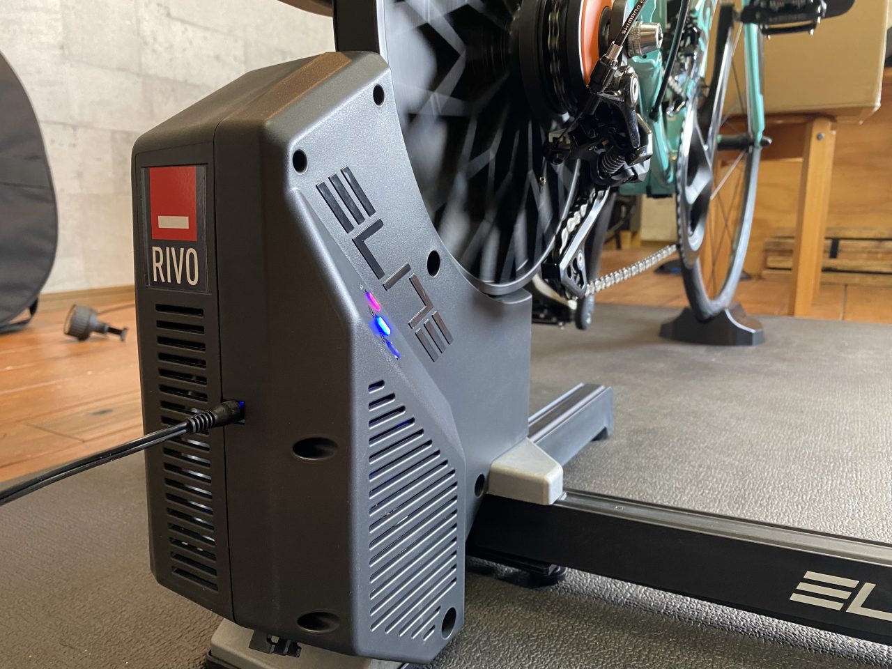ELITE 最新スマートトレーナー RIVO with Zwift Cog and Click | Climb